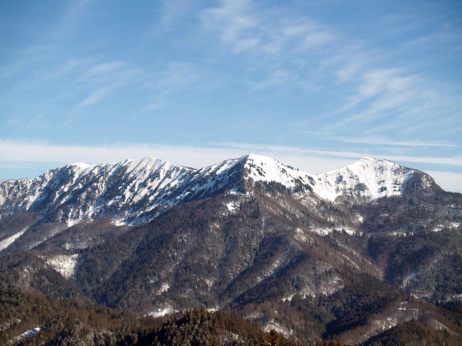 Pogled proti Črni prsti.
