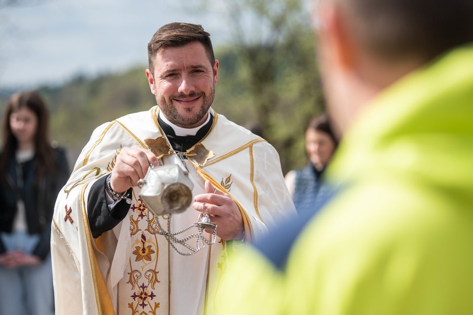 Fotografija: Iz zakramentov živimo, k njim se zatekamo. Postavil jih je Jezus, pravi Martin Golob. Foto: Rok Mihevc
