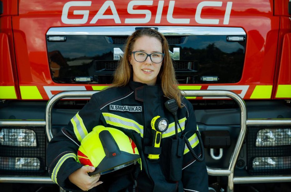 Fotografija: v občini Zagorje ob Savi se je vozilo prevernilo v potok. Posredovali so gasilci. Fotografija je simbolična. FOTO: Jože Suhadolnik, Delo
