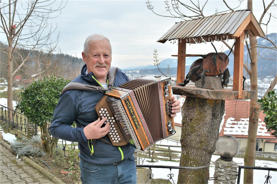 Fotografija: Družbo zna gor držati.
