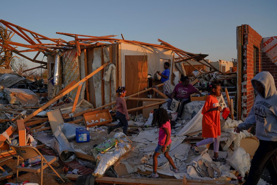 Fotografija: Na stotine ljudi je brez strehe nad glavo. FOTO: Cheney Orr, Reuters