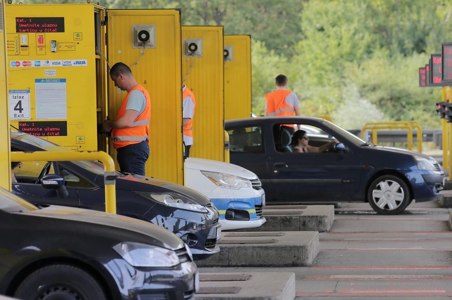 Fotografija: Še vsaj leti bomo tako plačevali cestnine. FOTO: Tomislav Miletic/pixsell Pixsell