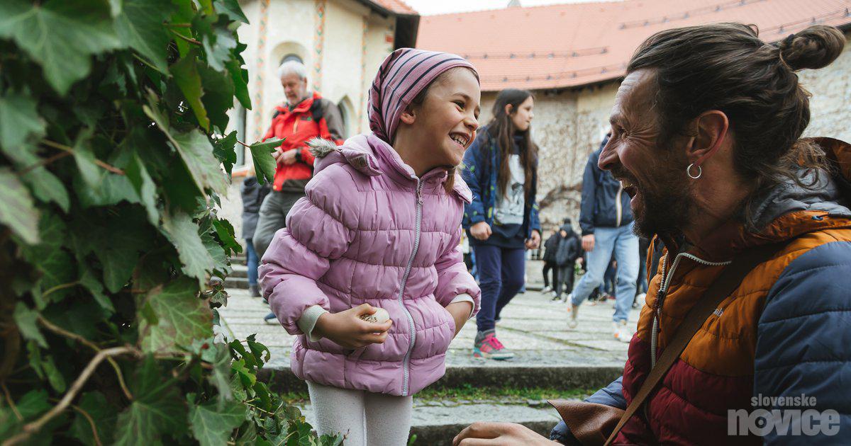 I bambini andavano a caccia di canoe a Bled (FOTO)