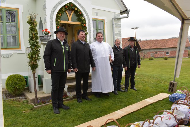 Blagoslov je opravil domači župnik Klemen Slapšak.