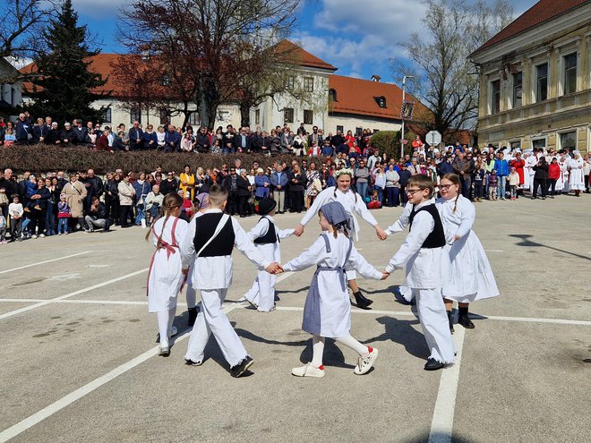 Nastopili so tudi mali navratilčki, ki jih vodi Mateja Klemenčič.