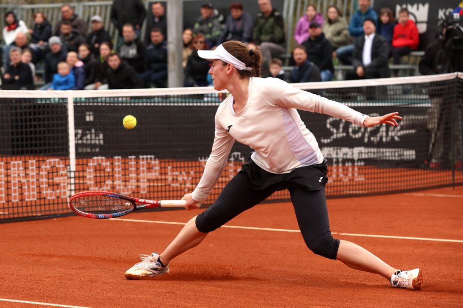 Fotografija: Tamari Zidanšek se ni posrečilo izenačiti izida med Slovenijo in Romunijo. FOTO: Borut Živulović, Reuters