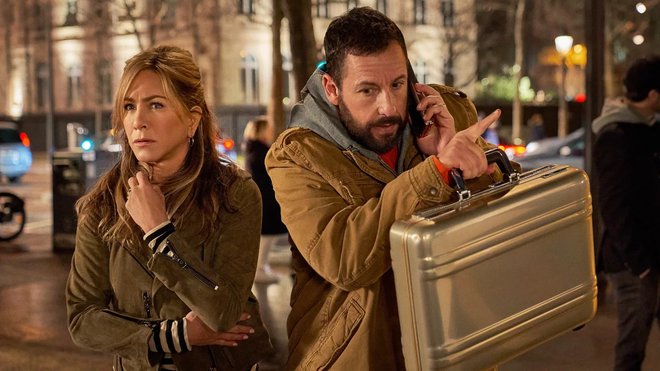 Jenifer Aniston in Adam Sandler kot zakonca Spitz v filmu Murder Mystery 2 FOTO: NETFLIX