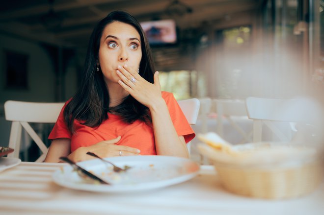 Spahovanje po obroku je morda znak pomanjkanja ali presežka želodčne kisline. FOTO: Getty Images