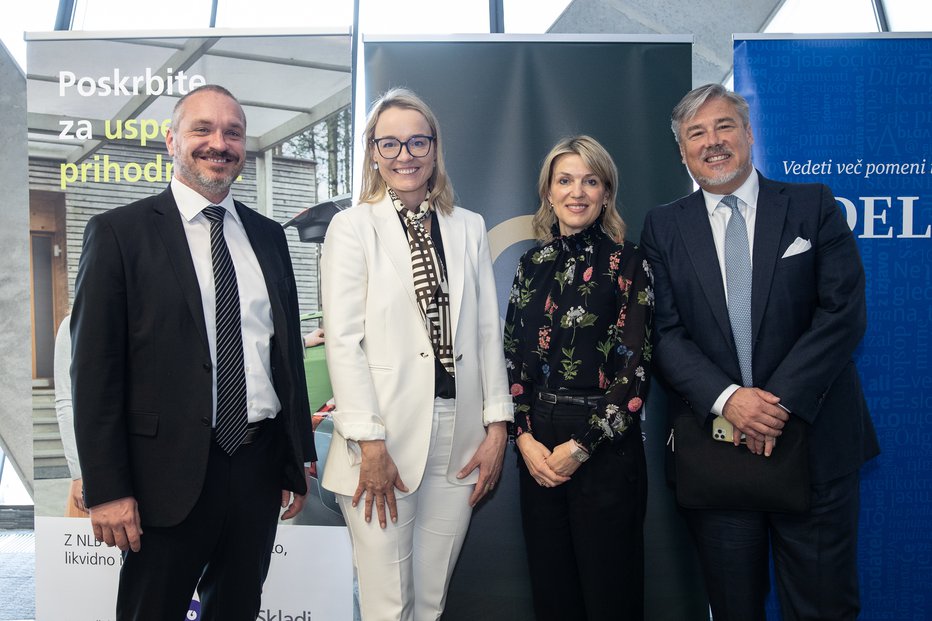 Fotografija: Ustanovni člani iniciative Gorazd Podbevšek iz Združenja nadzornikov Slovenije, izvršna direktorica Deloitte Slovenija Barbara Žibret Kralj, direktorica Britansko-slovenske gospodarske zbornice Barbara Uranjek in častni predsednik Chapter Zero Slovenia Miha Košak