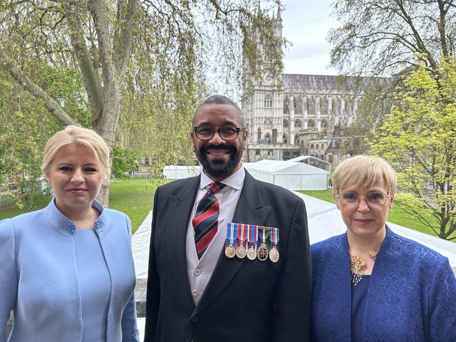 Slovaška predsednica Zuzana Caputova, britanski zunanji minister James Cleverly in predsednica Nataša Pirc Musar. FOTO: UPRS