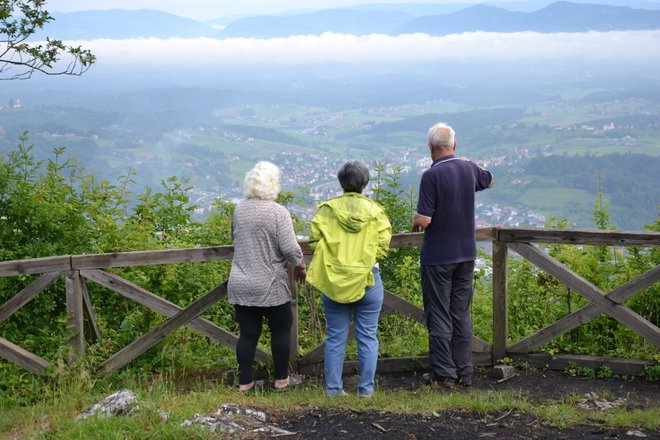 Pot na Rifnik ni prezahtevna, primerna je tudi za najmlajše in malce starejše obiskovalce.