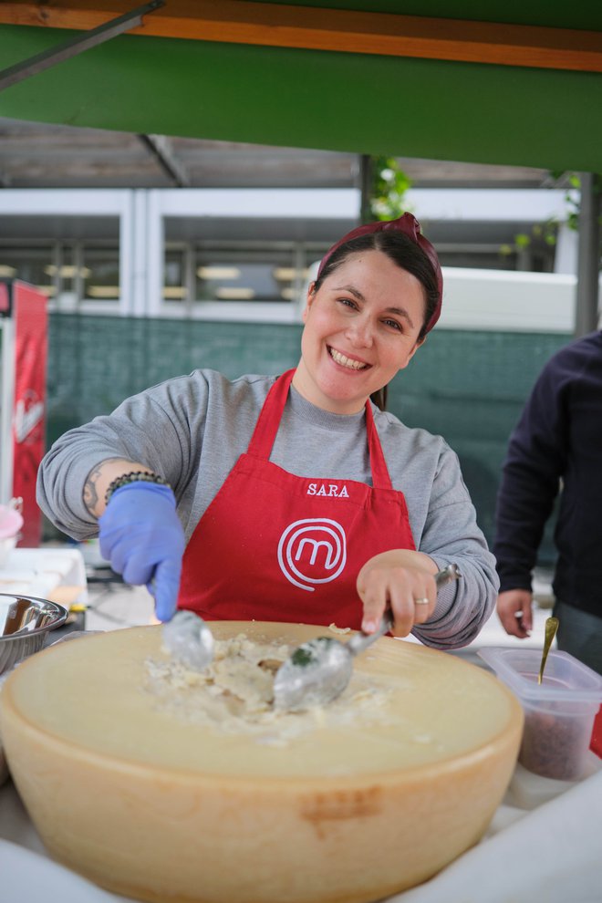 Pašto je za obiskovalce pripravljala tudi vedno nasmejana Sara Rutar, zmagovalka oddaje MasterChef.