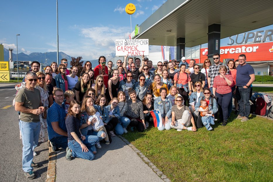 Fotografija: Slavje doma. FOTO: Mirko Kunšič