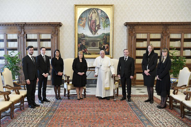 Predsednica republike Nataša Pirc Musar na zasebni avdienci pri papežu Frančišku. FOTO: Vatican Media