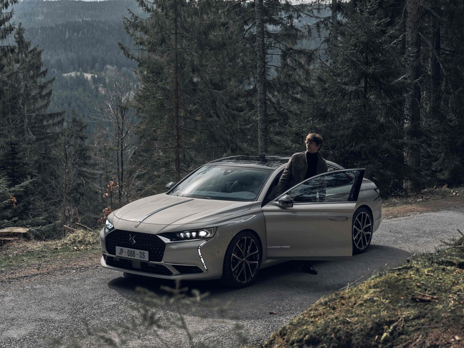 Fotografija: DS 9 M.Y. 23 je v prodaji na vseh trgih znamke DS Automobiles od maja 2023 dalje. FOTO: DS Automobiles