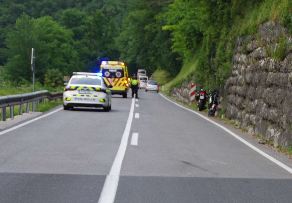 Fotografija: Odpeljali so ga na zdravljenje v splošno bolnišnico v Šempeter pri Gorici. FOTO: Ppp Nova Gorica