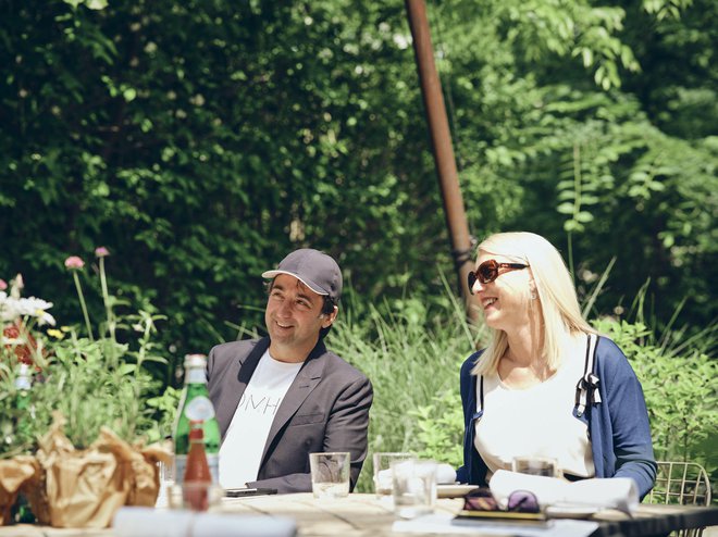 Tomaž Kavčič, ki je letos sodeloval kot mentor, in Lili Vodušek, produktna vodja blagovne znamke S. Pellegrino za Slovenijo. FOTO: Suzan Gabrijan