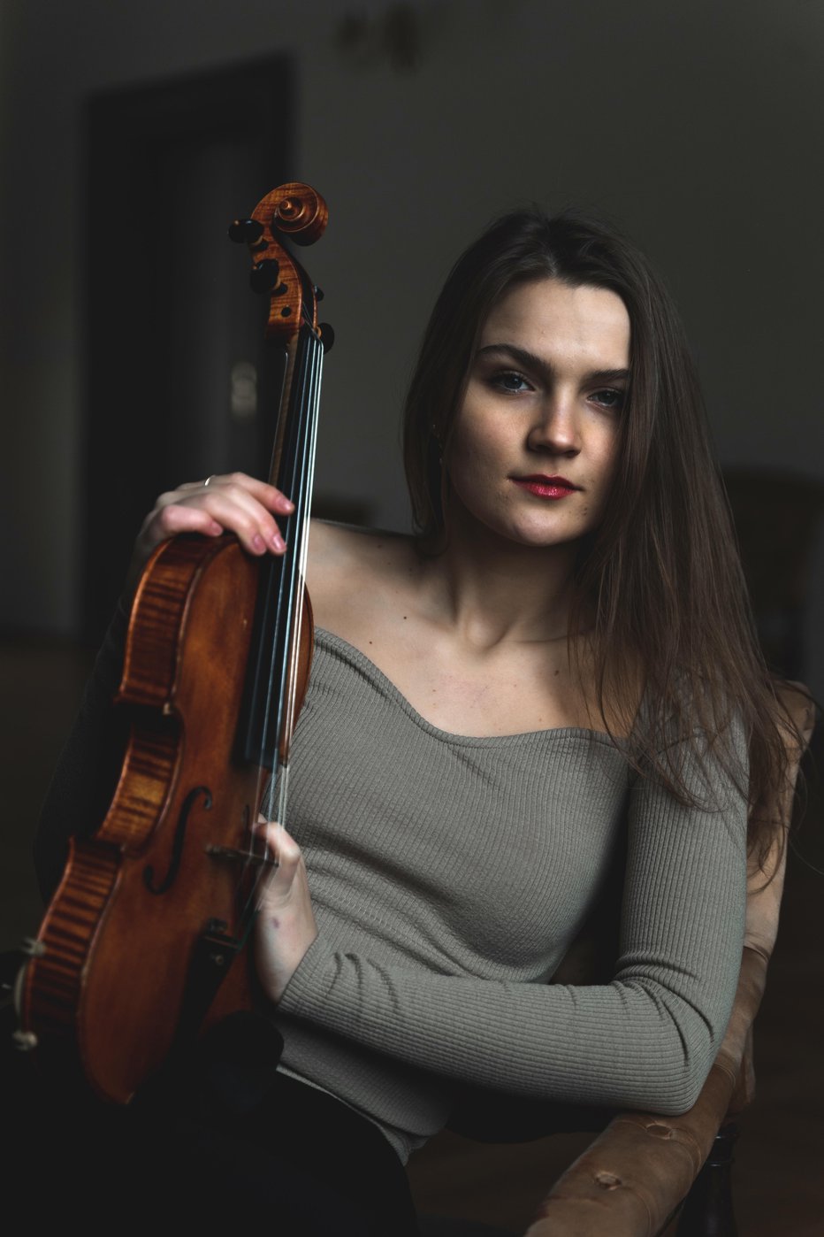 Fotografija: Ajda Pušaver je mlada pevka in violinistka. FOTO: OSEBNI ARHIV