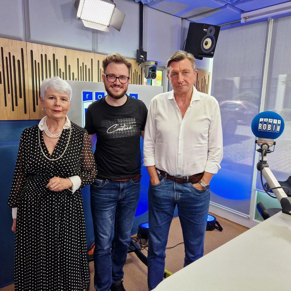 Fotografija: Jadranka Kosor, Sandi Morel in Borut Pahor v studiu radia Robin FOTOGRAFIJE: RADIO ROBIN