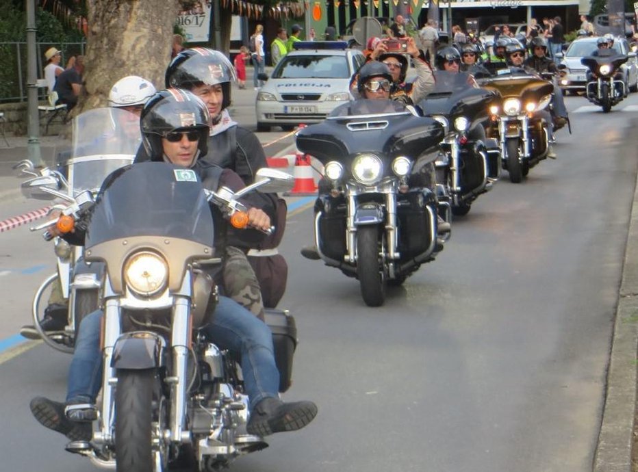 Fotografija: Na avtocesti od Lendave proti notranjosti države in naprej proti Italiji je povečan promet motoristov. FOTO: Janez Mužič