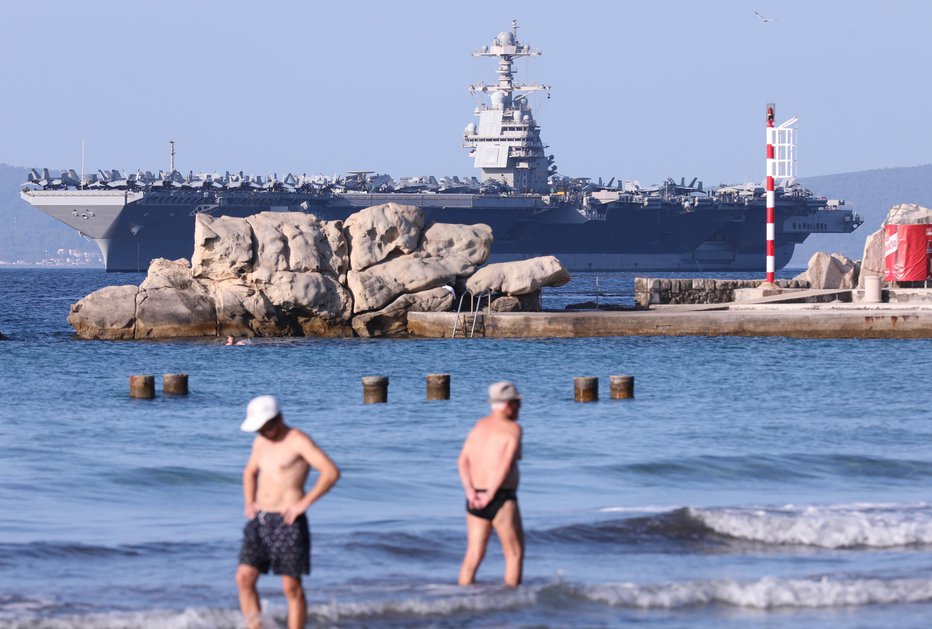 Fotografija: Ameriška letalonosilka v Splitu. FOTO: Ivo Cagalj/pixsell Pixsell