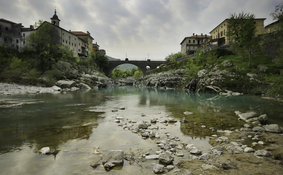 Fotografija: Kanal ob Soči. FOTO: Jože Suhadolnik, Delo