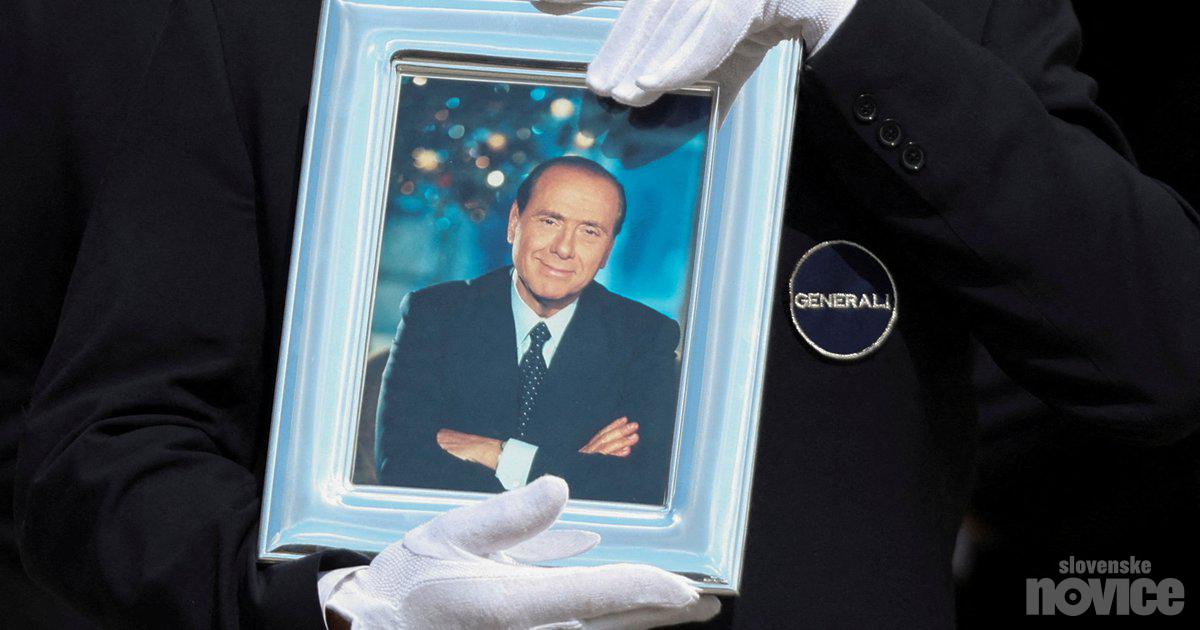 Ecco come gli italiani renderanno omaggio a Berlusconi