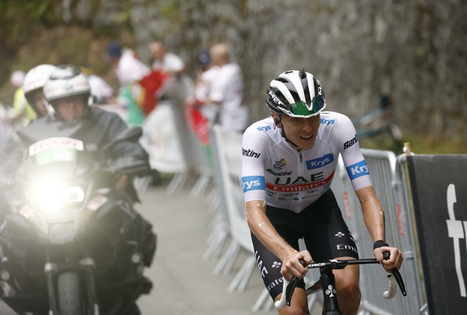 Tadej Pogačar se je sam odpeljal proti cilju 6. etape Toura. FOTO: Stephane Mahe/Reuters