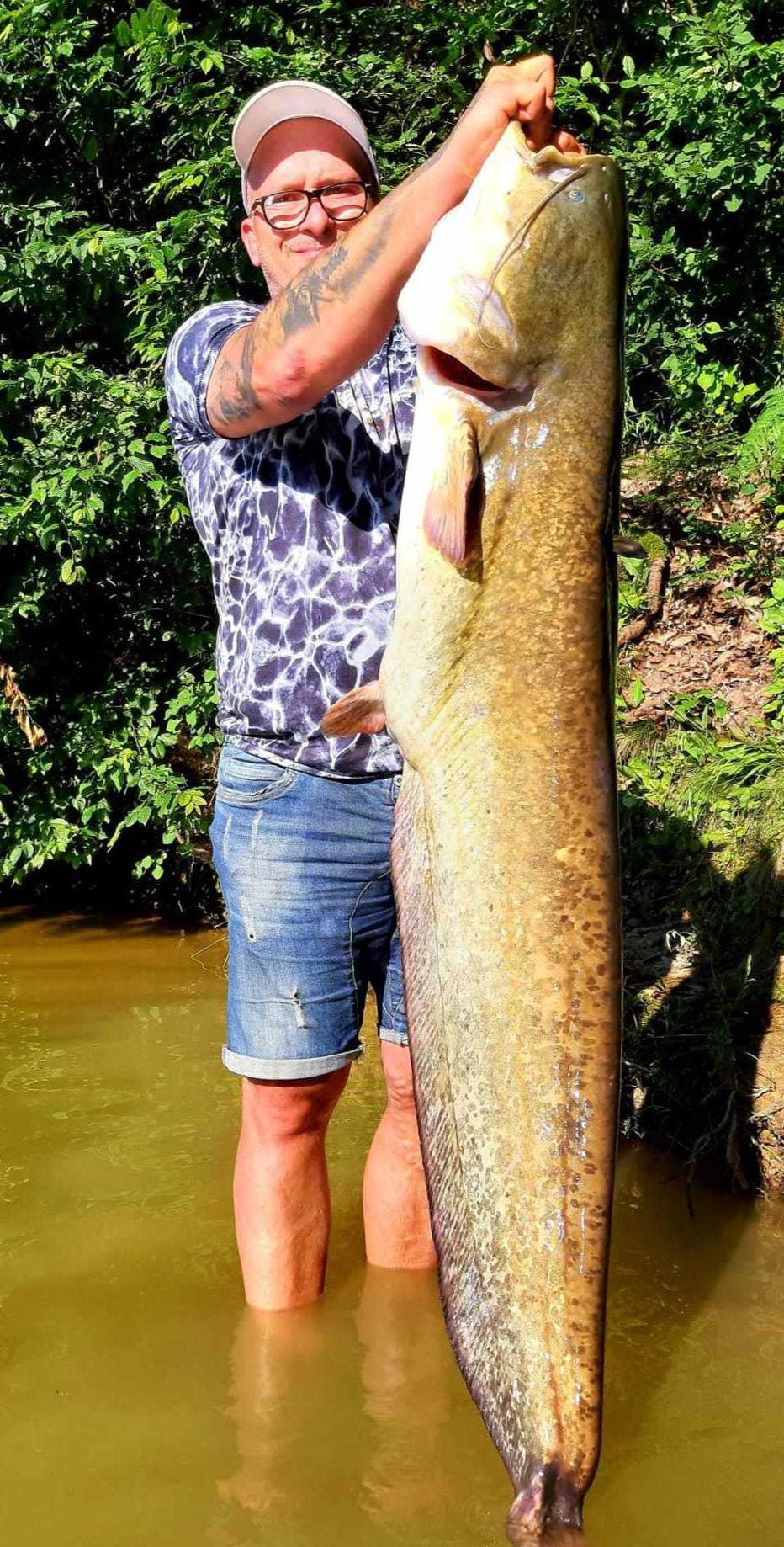 Fotografija: Pavlin je pred dnevi ujel približno 160-centimetrskega soma. FOTO: OSEBNI ARHIV