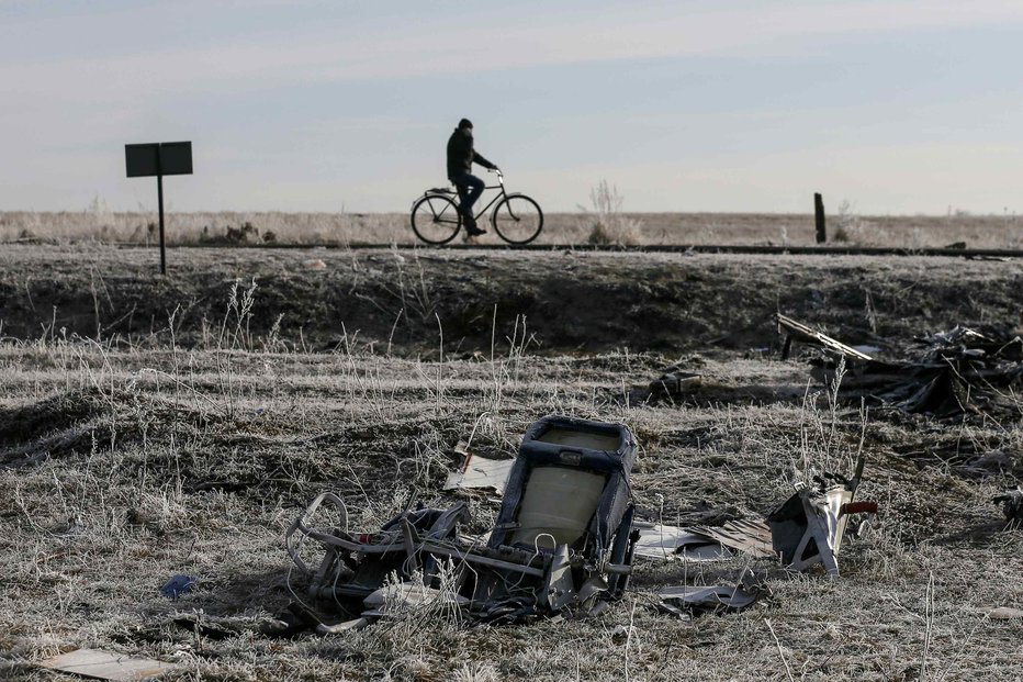 Fotografija: Več humanitarnih organizacij je ostro obsodilo odločitev ZDA, da Ukrajini dobavi kasetno strelivo. FOTO: Maxim Shemetov Reuters 