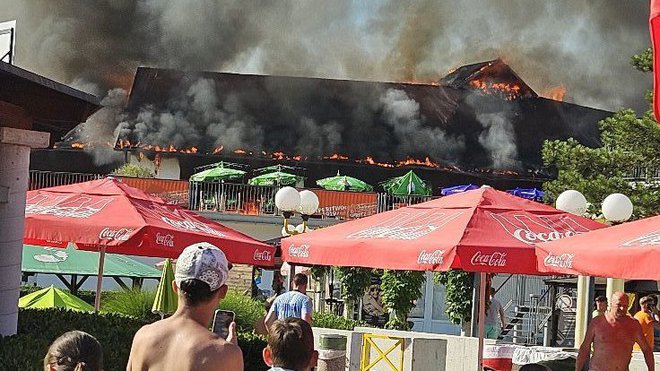 Zaposleni Term Olimia so poskrbeli za evakuacijo kopalcev. FOTO: bralca Tomi in Andreja