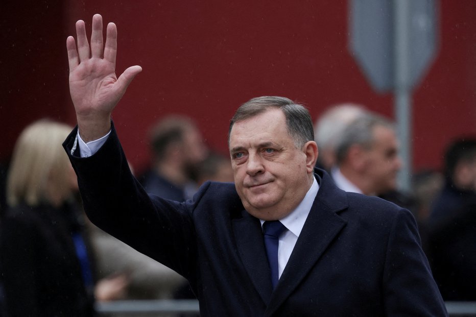 Fotografija: FILE PHOTO: President of Republika Srpska (Serb Republic) Milorad Dodik waves as he attends Serb Republic national holiday, banned by the constitutional court, in East Sarajevo, Bosnia and Herzegovina, January 9, 2023. REUTERS/Dado Ruvic/File Photo FOTO: Dado Ruvic Reuters