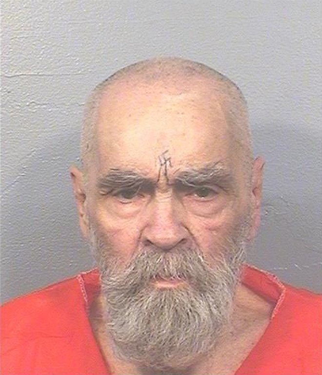 Charles Manson je umrl naravne smrti v zaporu leta 2017 v starosti 83 let, potem ko je skoraj pol stoletja preždel za zapahi. FOTO: Reuters