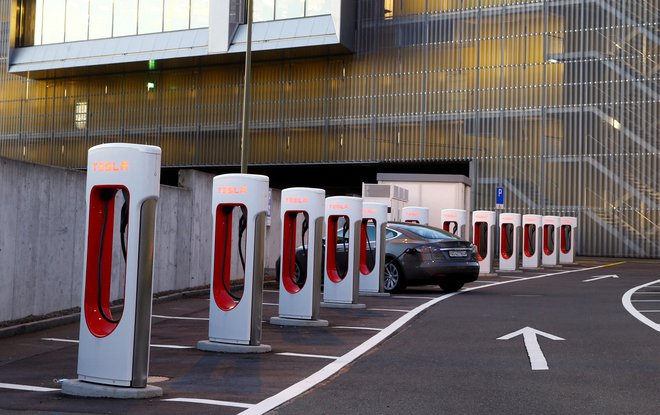 Tesla še zdaleč ni edini proizvajalec z velikimi načrti v električni mobilnosti. FOTO: Arnd Wiegmann/Reuters