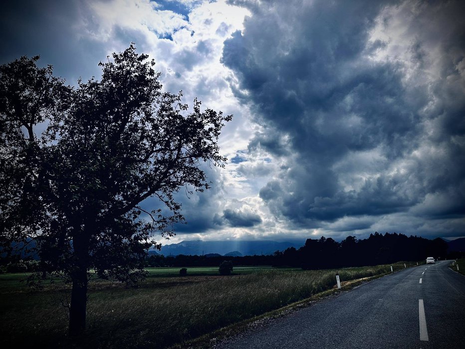 Fotografija: Vreme opozarja bolj nazorno kot znanstveniki. FOTO: R. S.