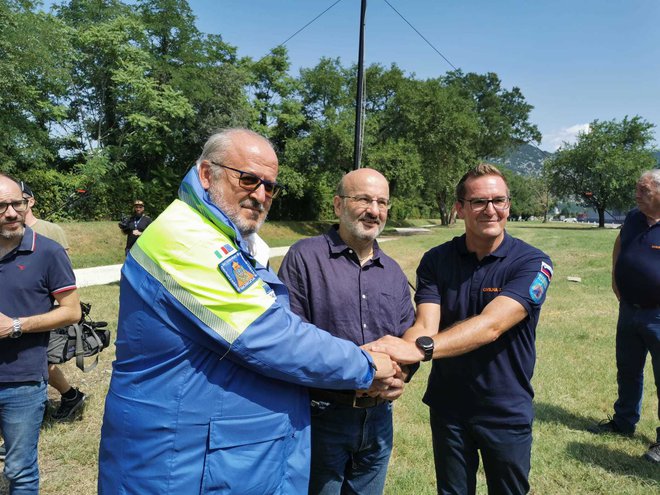 Od leve proti desni: Goriški župan Rodolfo Ziberna, goriški prefekt Raffaele Ricciardi, novogoriški župan Samo Turel. FOTO: Regijski štab Civilne Zaščite, Ervin Čurlič