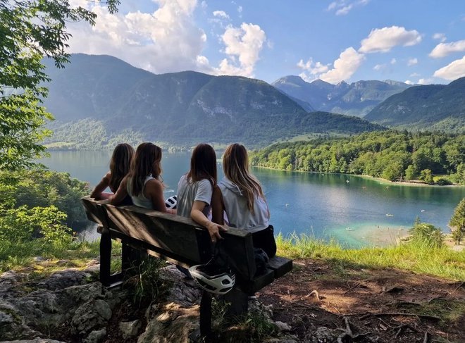 Hvaležna je za prijateljice, ki ji že leta stojijo ob strani. FOTO: osebni arhiv/instagram