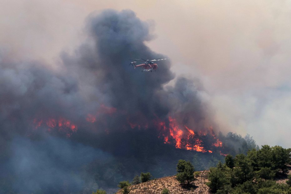 Fotografija: Ker so razmere nepredvidljive in se lahko hitro spremenijo, opozarjajo na previdnost pri oceni stanja na terenu. FOTO: Nicolas Economou Reuters