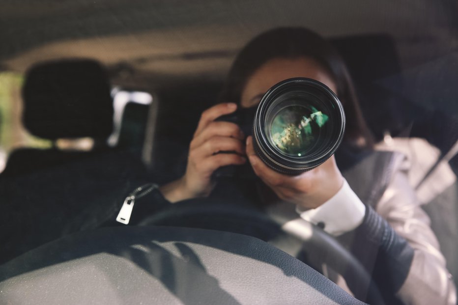 Fotografija: Policista bi jo ves čas morala imeti na očeh. FOTO: Liudmila Chernetska/Getty Images