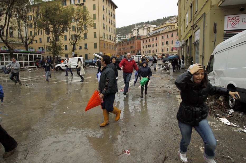 Fotografija: Medtem ko so na severu države divjala neurja, pa je na jugu vztrajal vročinski val. FOTO: Alessandro Garofalo Reuters Pictures