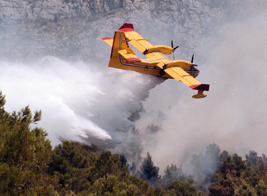 Fotografija: Iz zraka so gasilcem pomagali trije kanaderji in trije air tractorji.
FOTO: Reuters Pictures