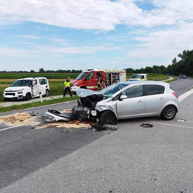 V naselju Bratonci je ena oseba utrpela hude poškodbe. FOTO: PGD Murska Sobota