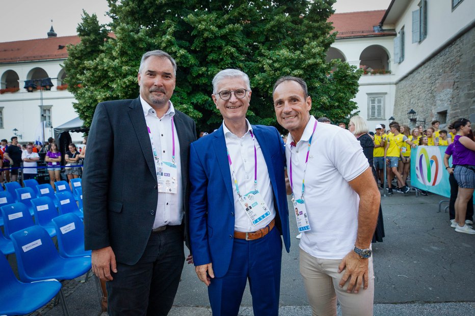 Fotografija: Predsednik OKS Franjo Bobinac v družbi direktorja JHMB Andreja Rihterja in Tomaža Barade, glavnega krivca, da je OFEM prišel v Maribor.