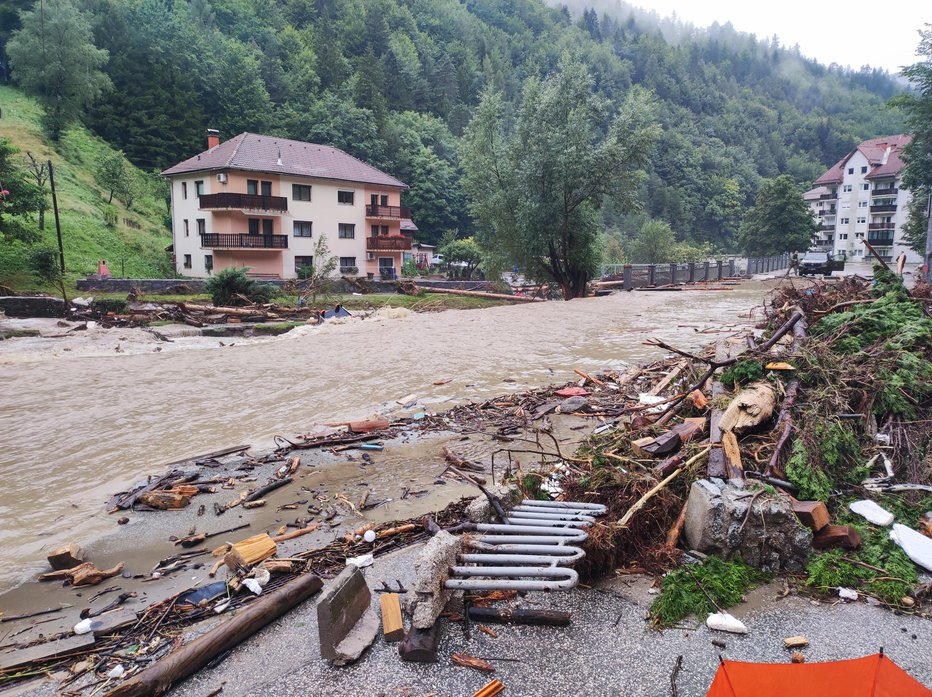 Fotografija: Izredna situacija v Črni. FOTO: T. B.