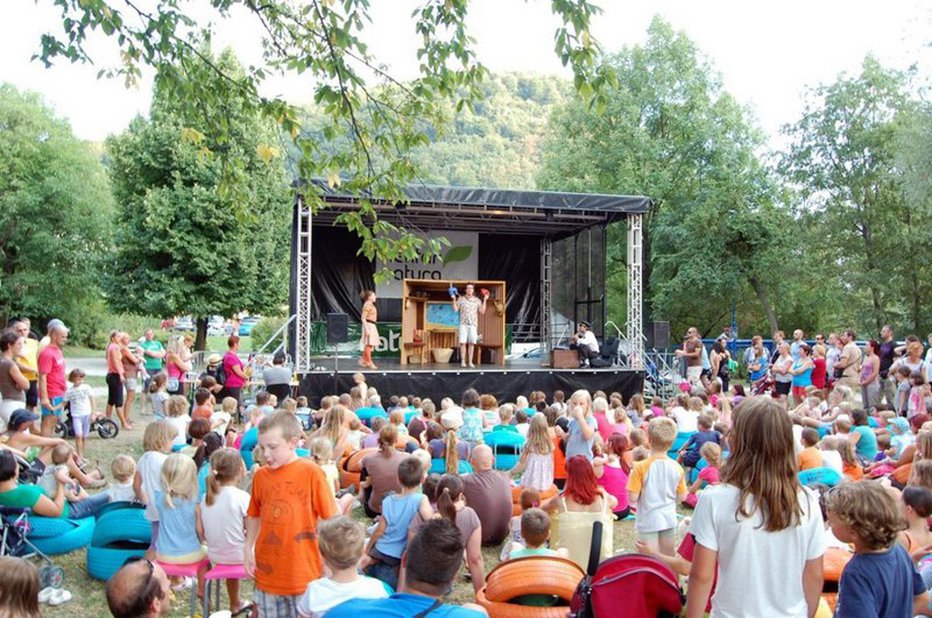 Fotografija: Na Kamfestu, ki ga letos zaradi poplav ne bo, pridejo na svoj račun vse generacije. FOTO: Arhiv Kamfesta 