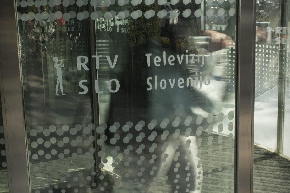 Fotografija: V dobrodelnem dnevu RTV Slovenija so do 18. ure zbrali več kot 300.000 evrov, zvečer še posebna televizijska oddaja. FOTO: Jure Eržen, Delo