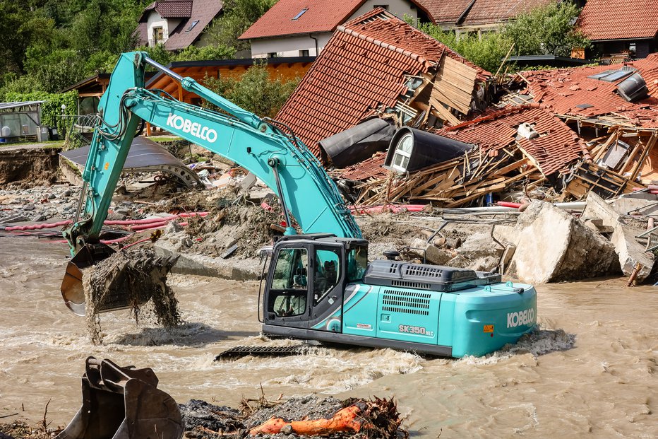 Fotografija: Sanacija po poplavah na Koroškem. FOTO: Črt Piksi, Delo