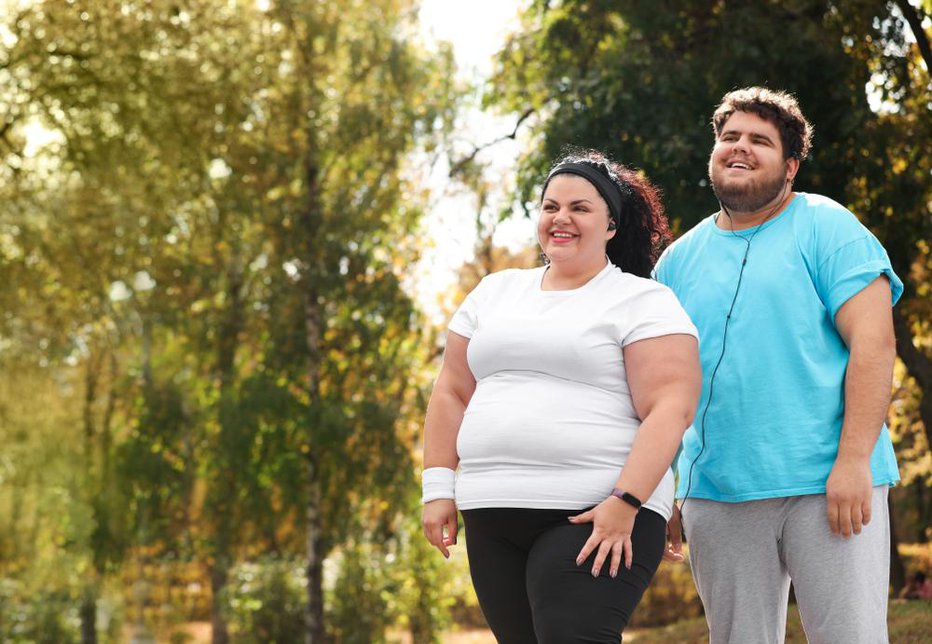 Fotografija: Ena od skrajnih točk takega življenjskega sloga je nalaganje odvečne maščobe po telesu, ki posamezniku v naši sodobnosti ne koristi popolnoma nič. FOTO: Arhiv Polet/Shutterstock 