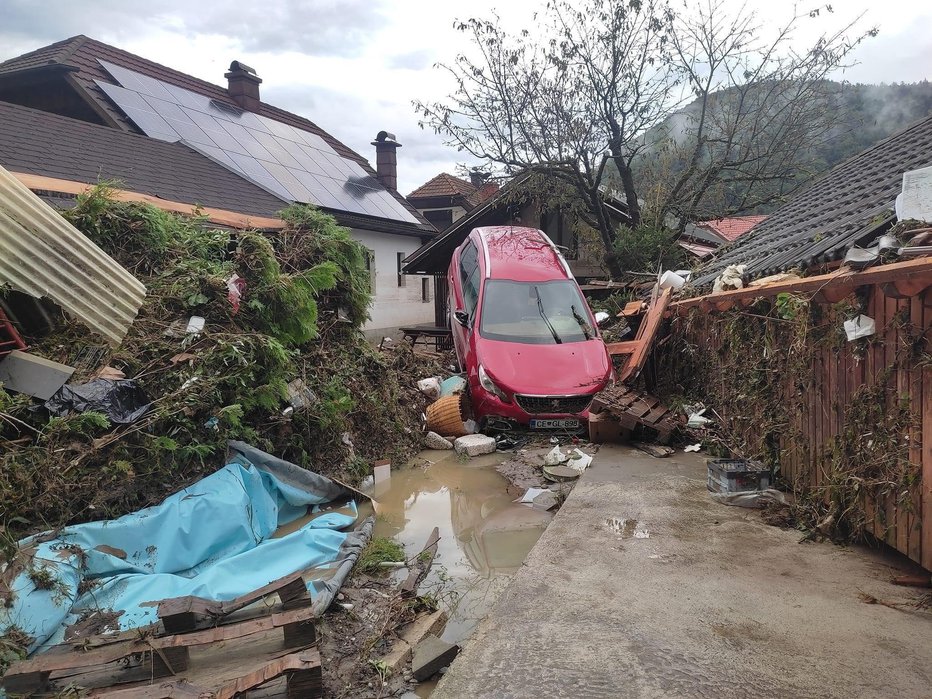 Fotografija: Ko je voda odtekla, se je šele videlo pravo opustošenje. FOTO: Matjaž Filčič