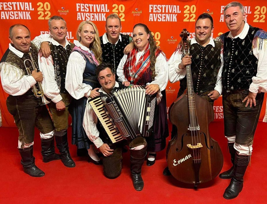 Fotografija: Veseli Begunjčani pripravljajo tradicionalni narodno-zabavni vikend s pestro zasedbo drugih ansamblov. FOTO: Matjaž Kosmač